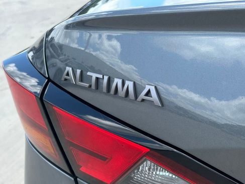 Used 2025 Nissan Altima 2.5 SV FWD image 12