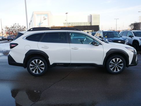 Used 2023 Subaru Outback Limited image 8
