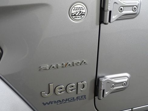 Used 2018 Jeep Wrangler Unlimited Sahara w/ Safety Group image 43