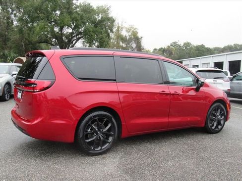 New 2026 Chrysler Pacifica Select w/ S Appearance Package image 6