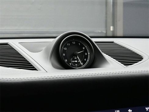 Certified 2023 Porsche Macan S image 12