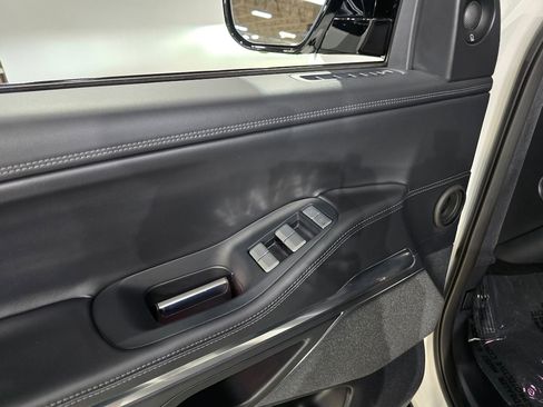 New 2025 Lincoln Navigator L Reserve w/ Jet Appearance Package image 21