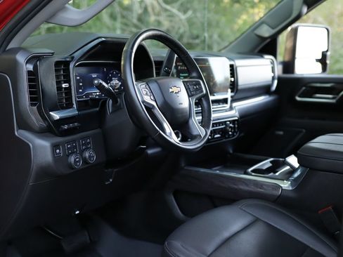 Used 2025 Chevrolet Silverado 2500 LTZ w/ LTZ Premium Package AWD/4WD image 9