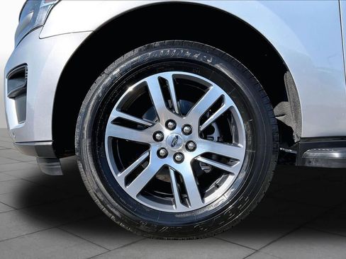 Used 2024 Ford Expedition XLT RWD image 11