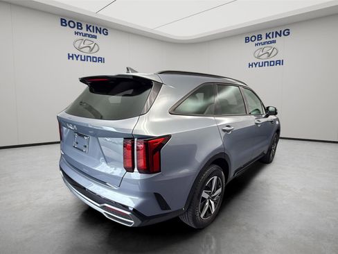 Used 2023 Kia Sorento S w/ Panoramic Sunroof Package FWD image 5