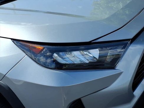 Used 2022 Toyota RAV4 LE image 9