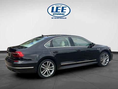 Used 2017 Volkswagen Passat 1.8T R-Line image 7
