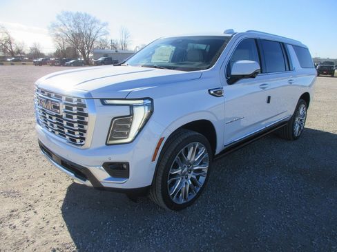 New 2026 GMC Yukon XL Denali w/ Denali Reserve Package image 9