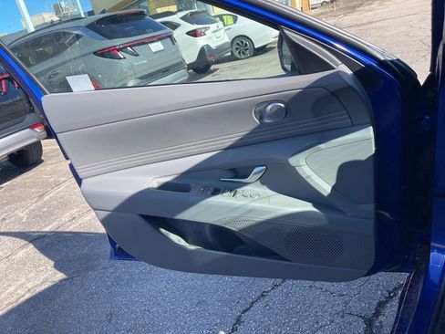 Used 2025 Hyundai Elantra Sport FWD image 25