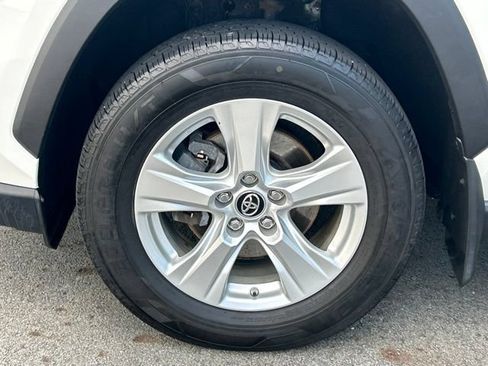 Used 2019 Toyota RAV4 XLE w/ Convenience Package AWD/4WD image 10