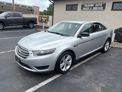 Used 2017 Ford Taurus SE FWD image 7