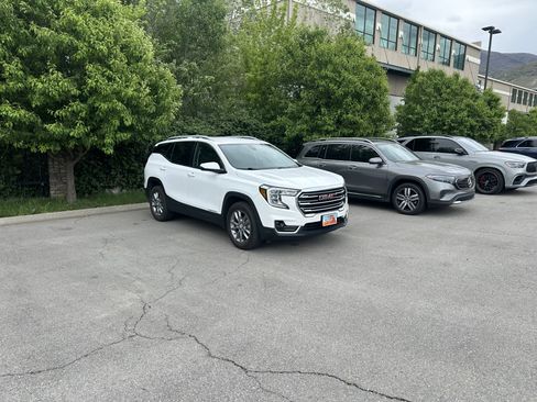 Used 2023 GMC Terrain SLT AWD/4WD image 2