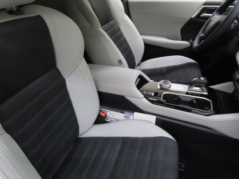 New 2025 Mitsubishi Outlander SE image 25