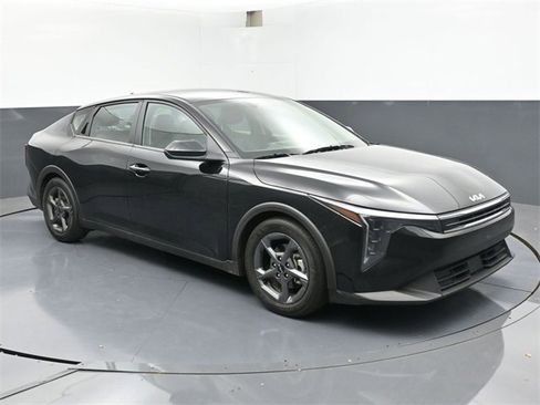 Used 2025 Kia K4 LXS image 2