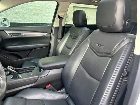 Used 2018 Cadillac XT5 Luxury w/ Driver Awareness Package FWD image 23