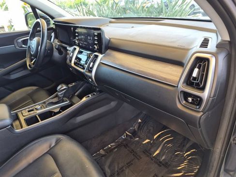 Used 2021 Kia Sorento EX FWD image 20