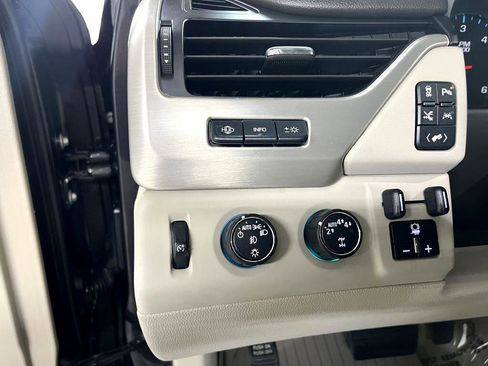 Used 2018 GMC Yukon Denali w/ Denali Ultimate Package image 13