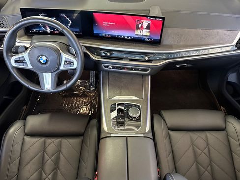 Used 2025 BMW X5 xDrive40i w/ M Sport Package AWD/4WD image 16