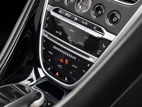 Used 2020 Aston Martin DB11 Volante RWD image 35