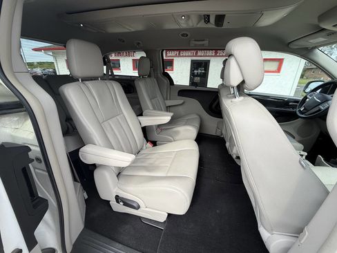 Used 2013 Chrysler Town & Country Touring-L w/ Driver Convenience Group FWD image 16