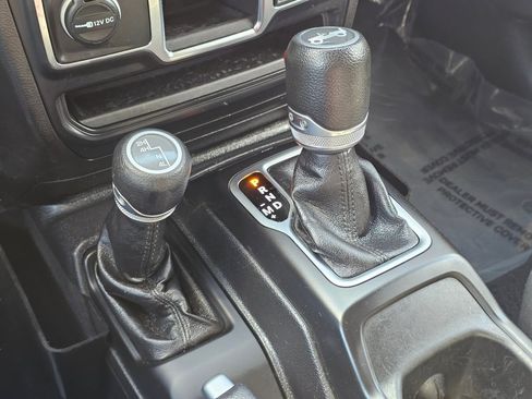 Used 2019 Jeep Wrangler Sport AWD/4WD image 11