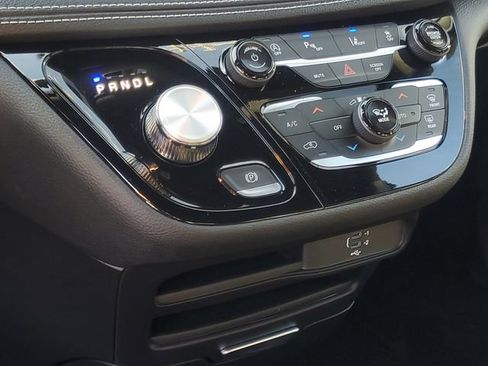 New 2026 Chrysler Pacifica Select AWD/4WD image 13