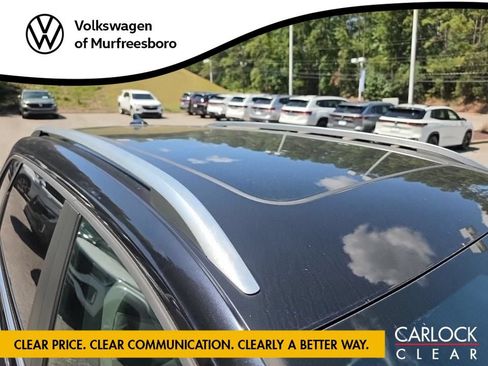 Used 2023 Volkswagen Taos SE w/ Panoramic Sunroof Package FWD image 6