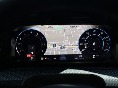 Used 2023 Volkswagen Golf R 2.0T image 32