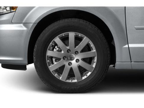 Used 2015 Chrysler Town & Country Touring image 14