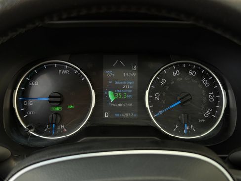 Used 2022 Toyota RAV4 XLE Premium AWD/4WD image 19