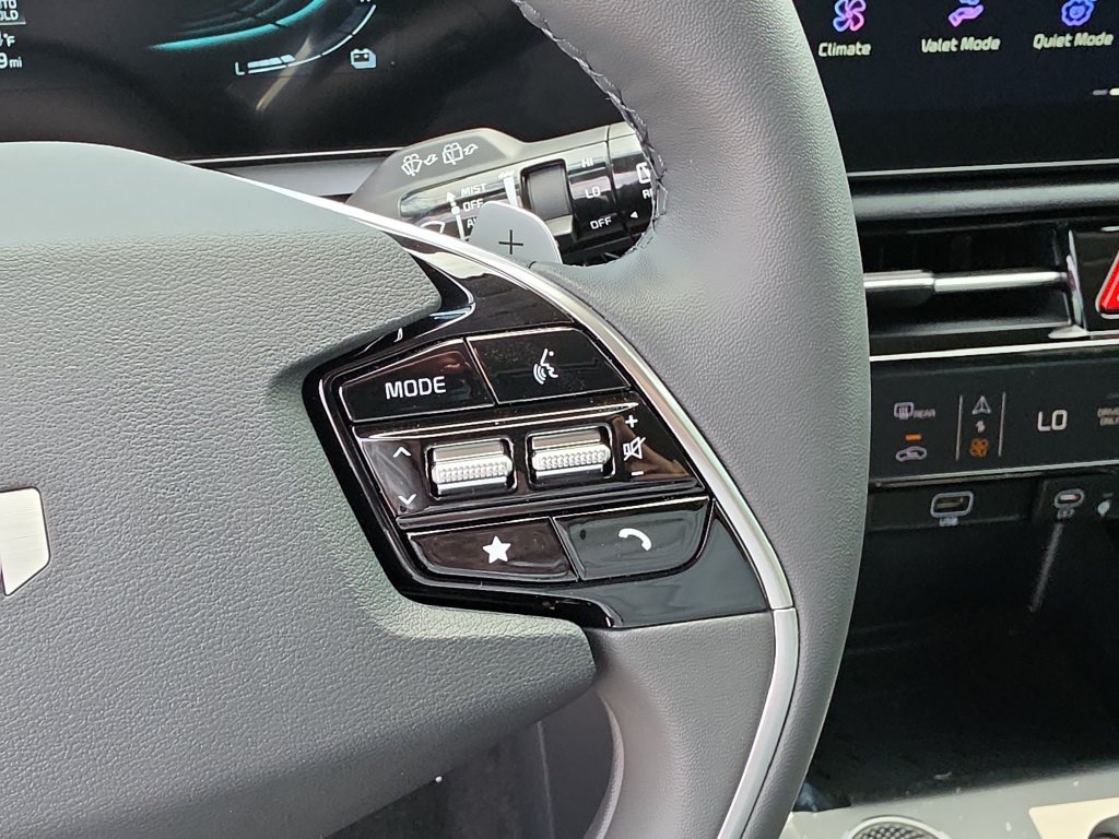 New 2026 Kia Niro SX Touring FWD image 32