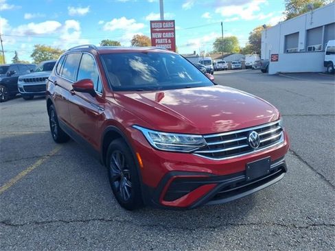 Used 2022 Volkswagen Tiguan SE image 3