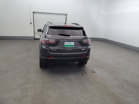 Used 2018 Jeep Compass Latitude w/ Cold Weather Group AWD/4WD image 6