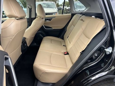 Used 2021 Toyota RAV4 Limited image 15