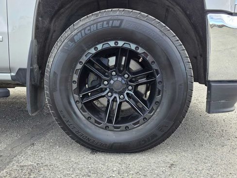Used 2017 Chevrolet Silverado 1500 LT w/ All Star Edition AWD/4WD image 9