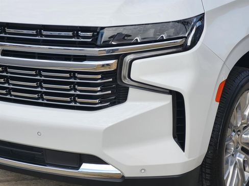 Used 2024 Chevrolet Suburban Premier image 8