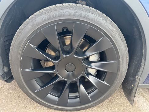 Used 2024 Tesla Model Y Long Range AWD/4WD image 11