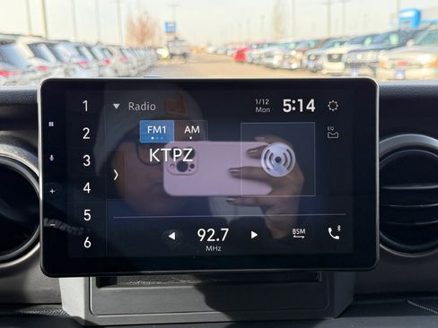 Used 2018 Jeep Wrangler Unlimited Sport S image 19