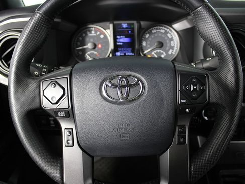 Used 2020 Toyota Tacoma TRD Sport w/ Technology Package AWD/4WD image 19