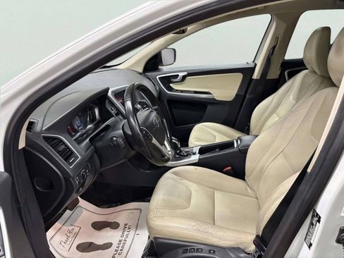 Used 2016 Volvo XC60 T5 Premier w/ Proximity Package FWD image 16