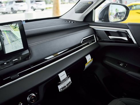 New 2026 Mitsubishi Outlander SE image 55