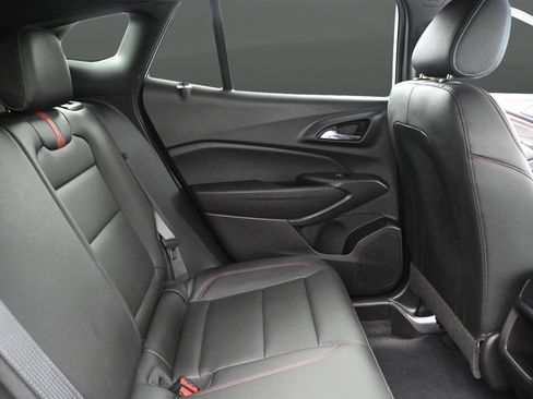 Used 2025 Chevrolet Trax RS w/ Sunroof Package FWD image 21