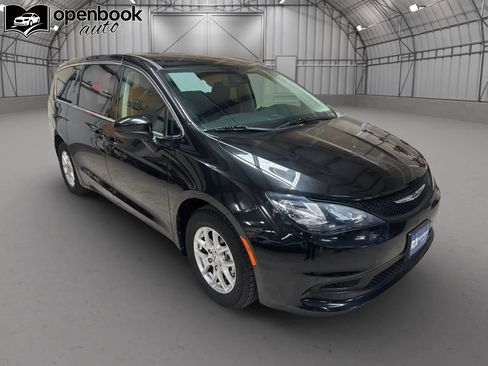 Used 2023 Chrysler Voyager LX FWD image 3