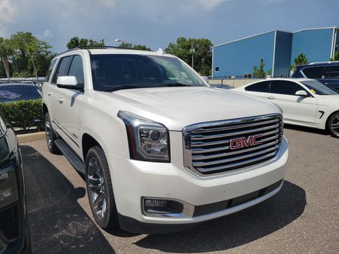 Used 2017 GMC Yukon SLT w/ Premium Edition RWD image 3