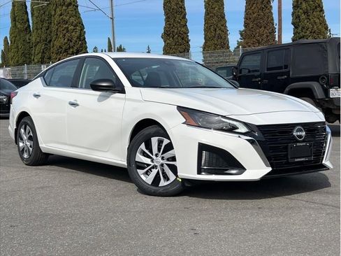 Used 2025 Nissan Altima 2.5 S image 3