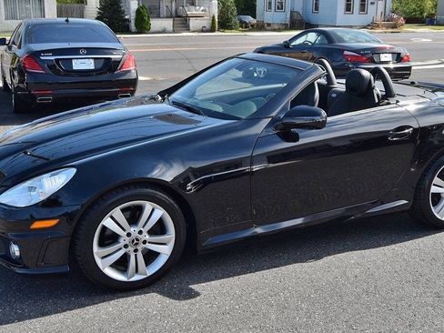Used 2011 Mercedes-Benz SLK 300 image 17