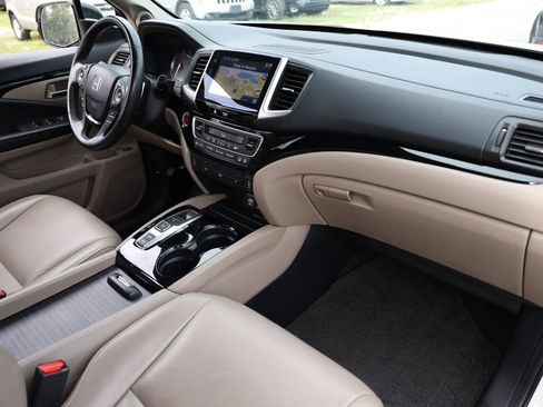 Used 2016 Honda Pilot Touring image 16
