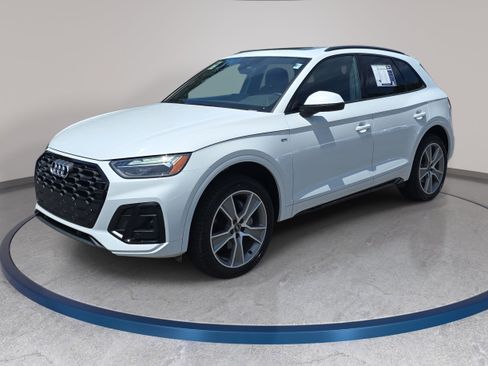Certified 2025 Audi Q5 2.0T Premium w/ Convenience Plus Package AWD/4WD image 1