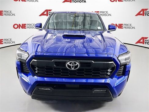 Certified 2025 Toyota Tacoma TRD Sport image 2