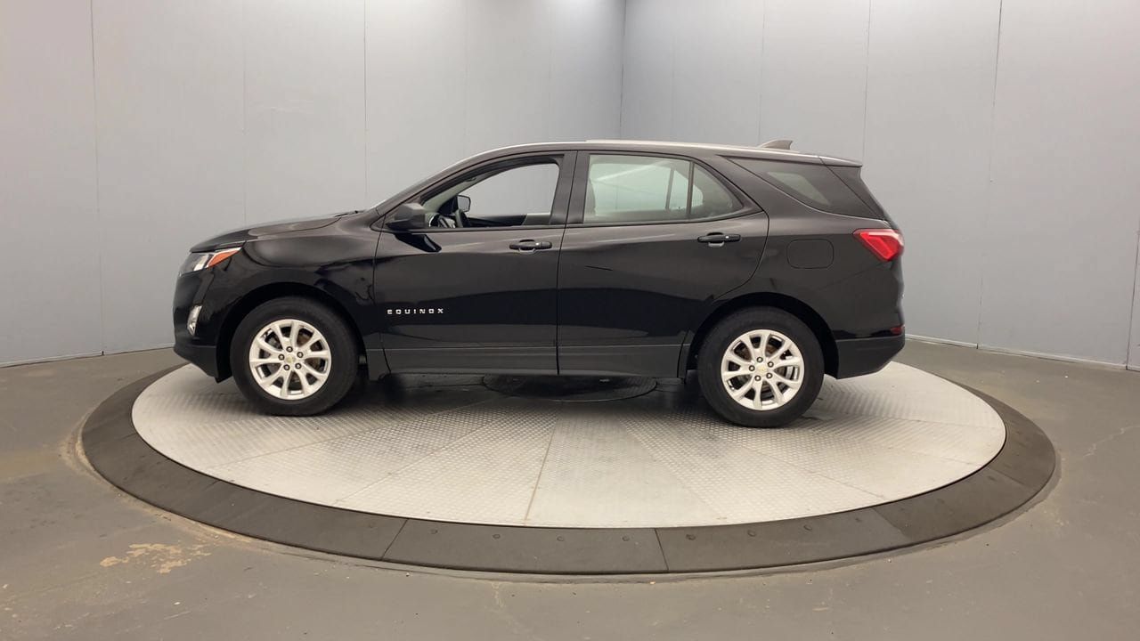 Used 2019 Chevrolet Equinox LS AWD/4WD image 2